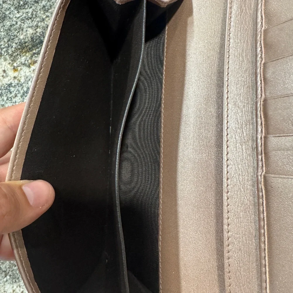 Gucci Tan Embossed Leather Wallet with Gold Heart Clasp with Free COA - Picture 5 of 10